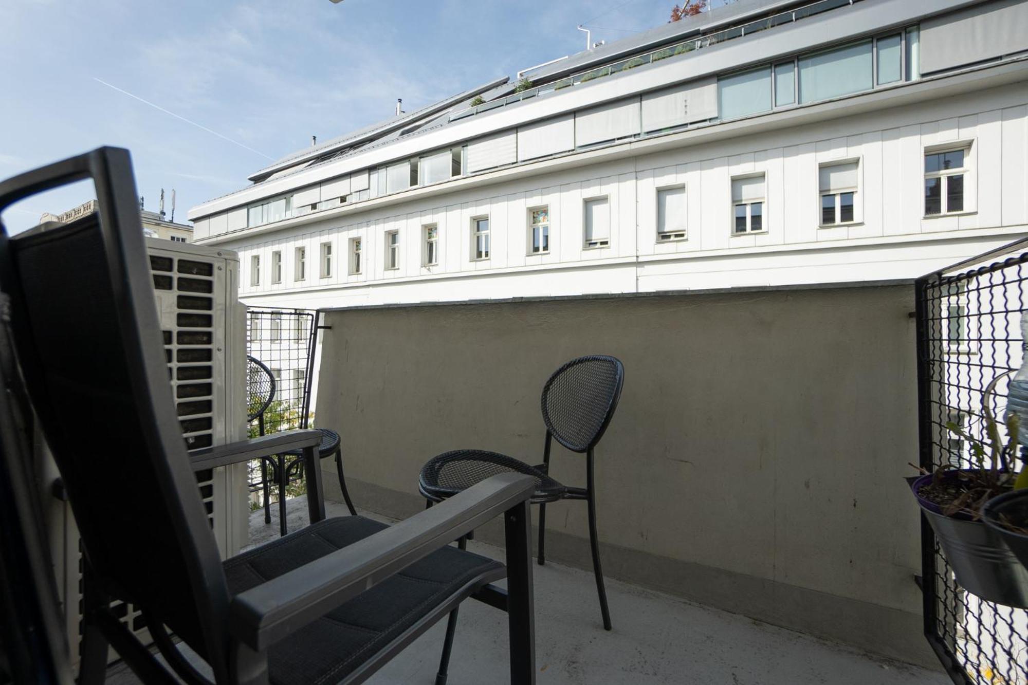 Charming Apartment With Balcony, Close To Stephansdom Cathedral Viena Exterior foto